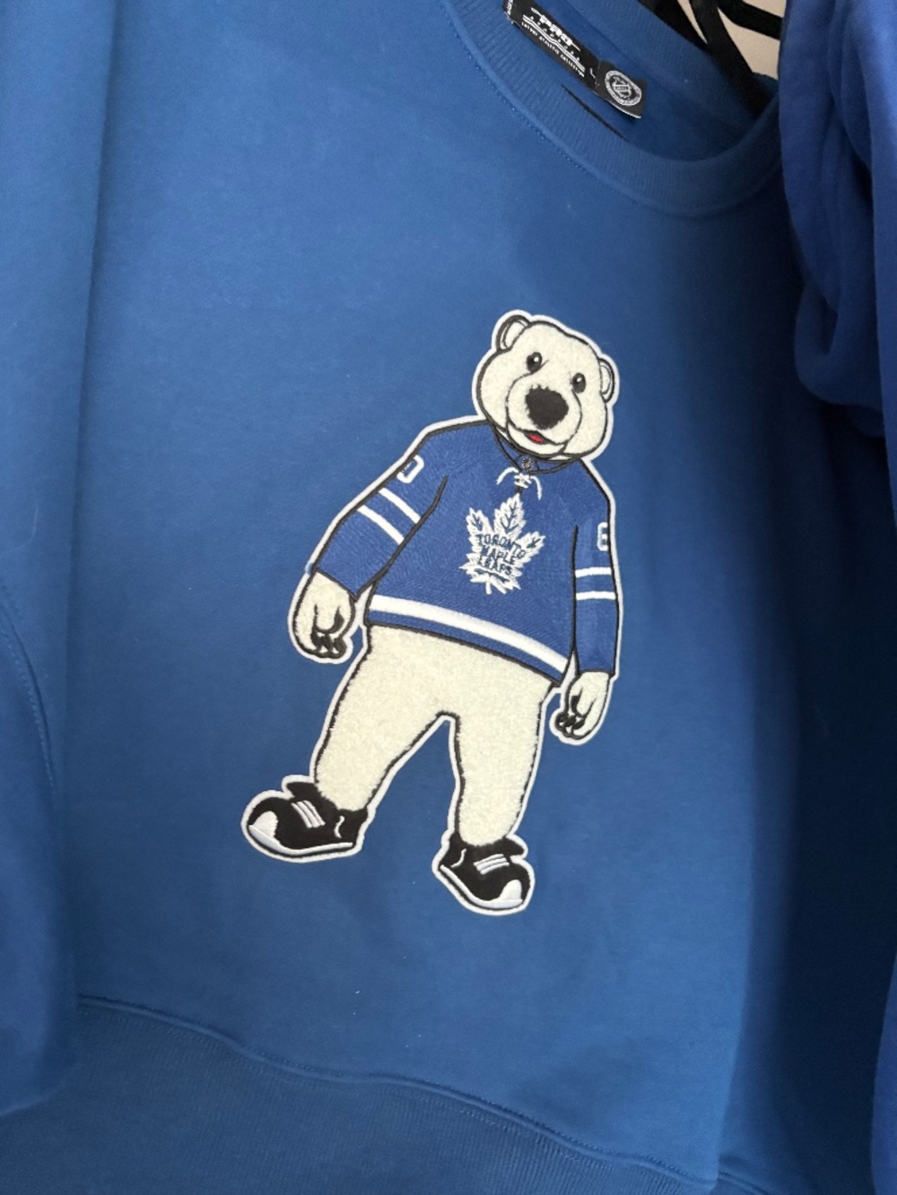 Toronto Maple Leafs Pro Standard Women's Mascot Crewneck Pullover Sweatshirt - B
